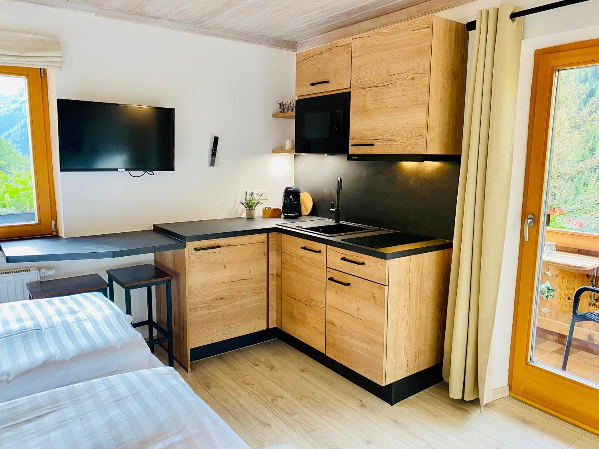 Alm Seasons Premium Chalet & Studios Saalbach-Hinterglemm Rom bilde